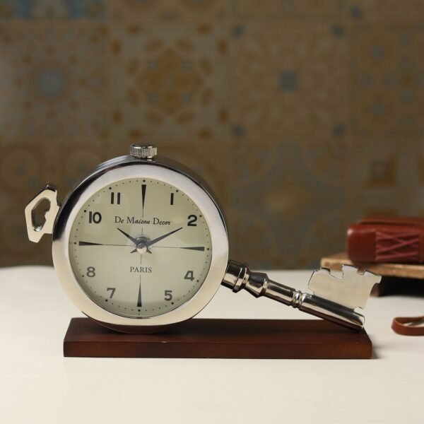 Areios Table clock in Silver
