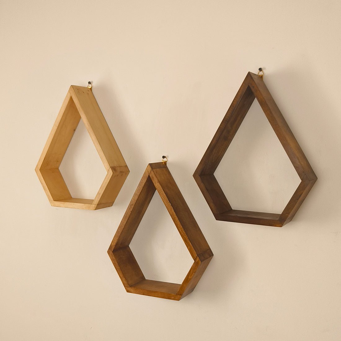 WILLIAM III Diamond Shaped Set of 3 Wooden Wall Shelves - Image 10